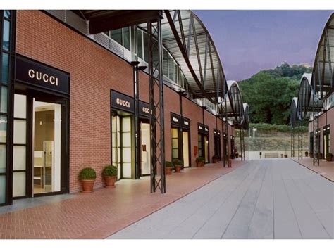 fendi outlet florence italy|designer outlet noventa.